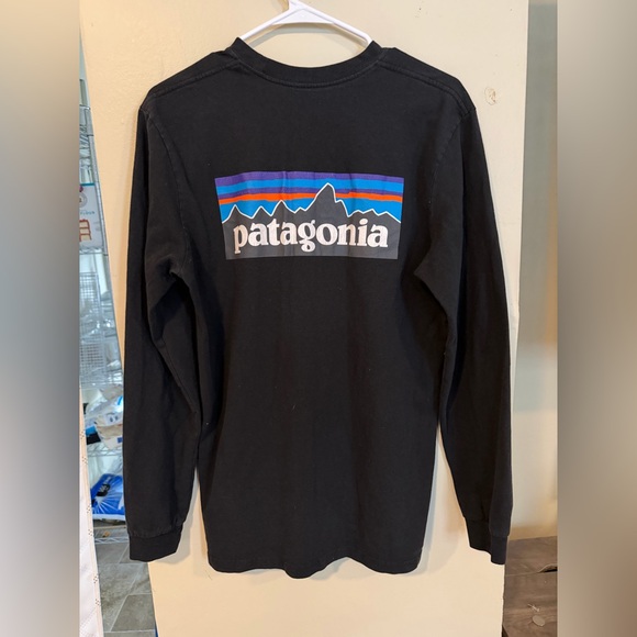 Patagonia P-6 Logo Long Sleeve Responsibili-Tee Black Organic Recycled - Picture 2 of 5